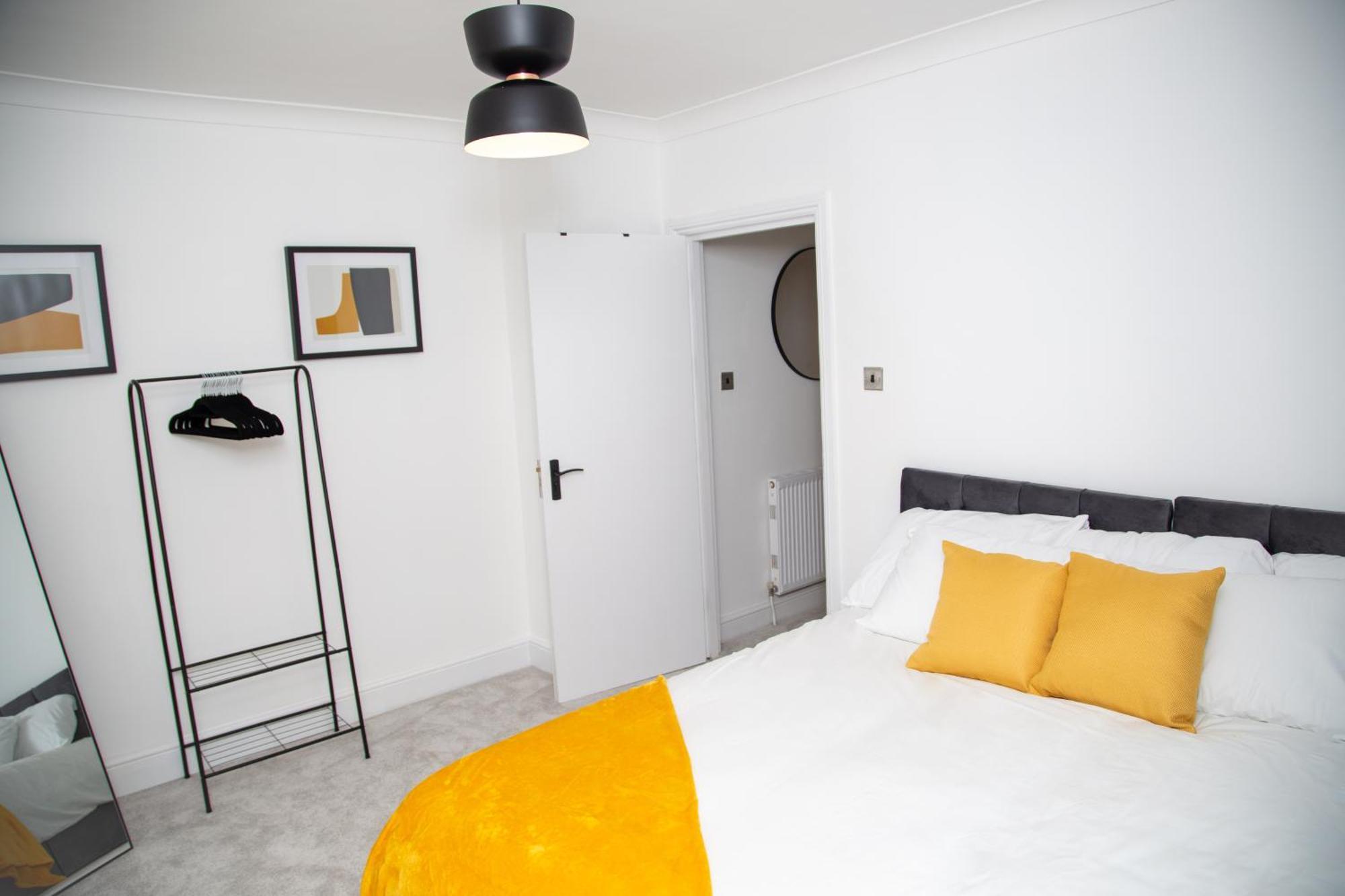 The Staverton Suite, Лондон